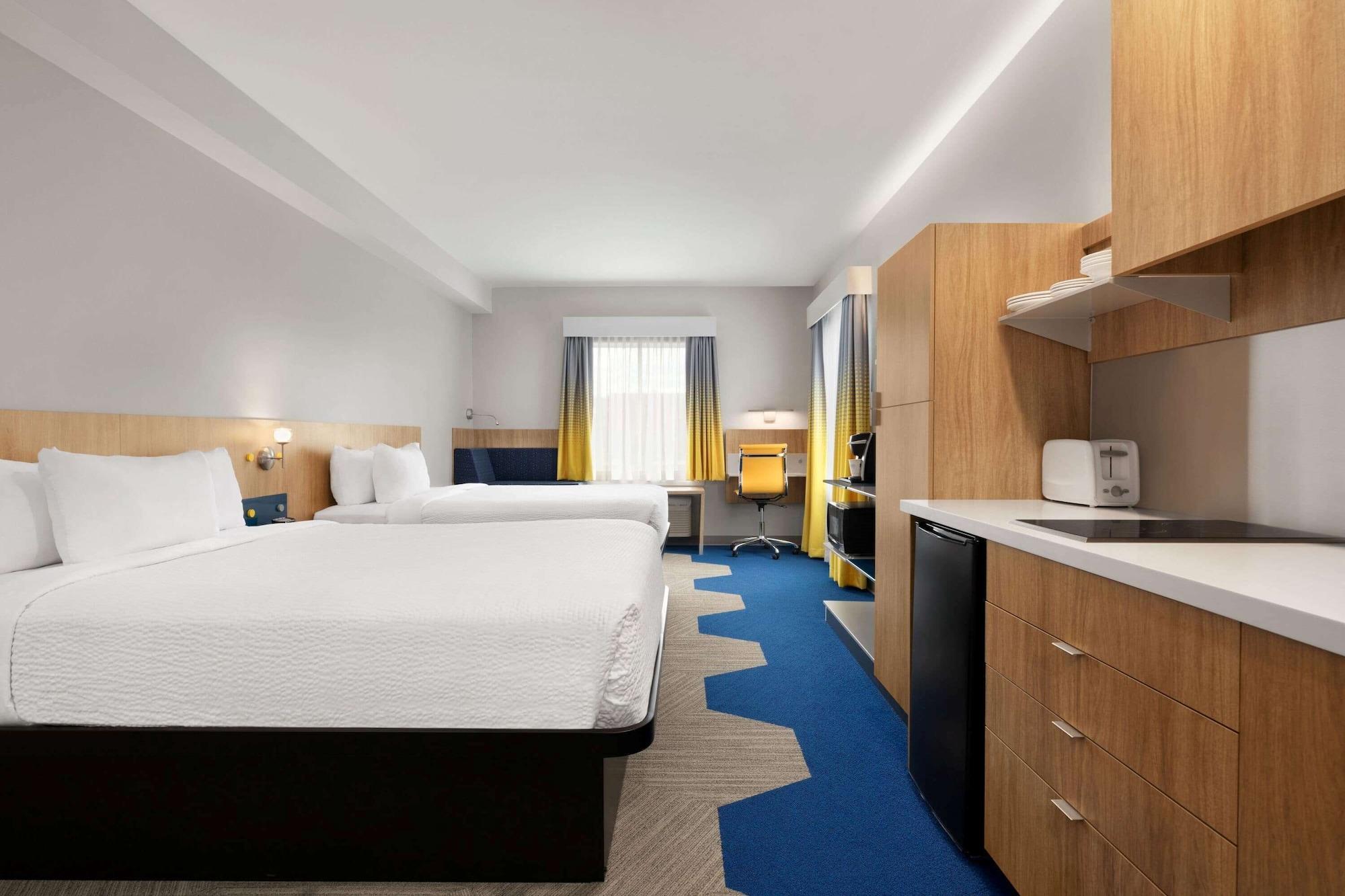 Microtel Inn Suites By Wyndham Lac-Mégantic Exterior foto